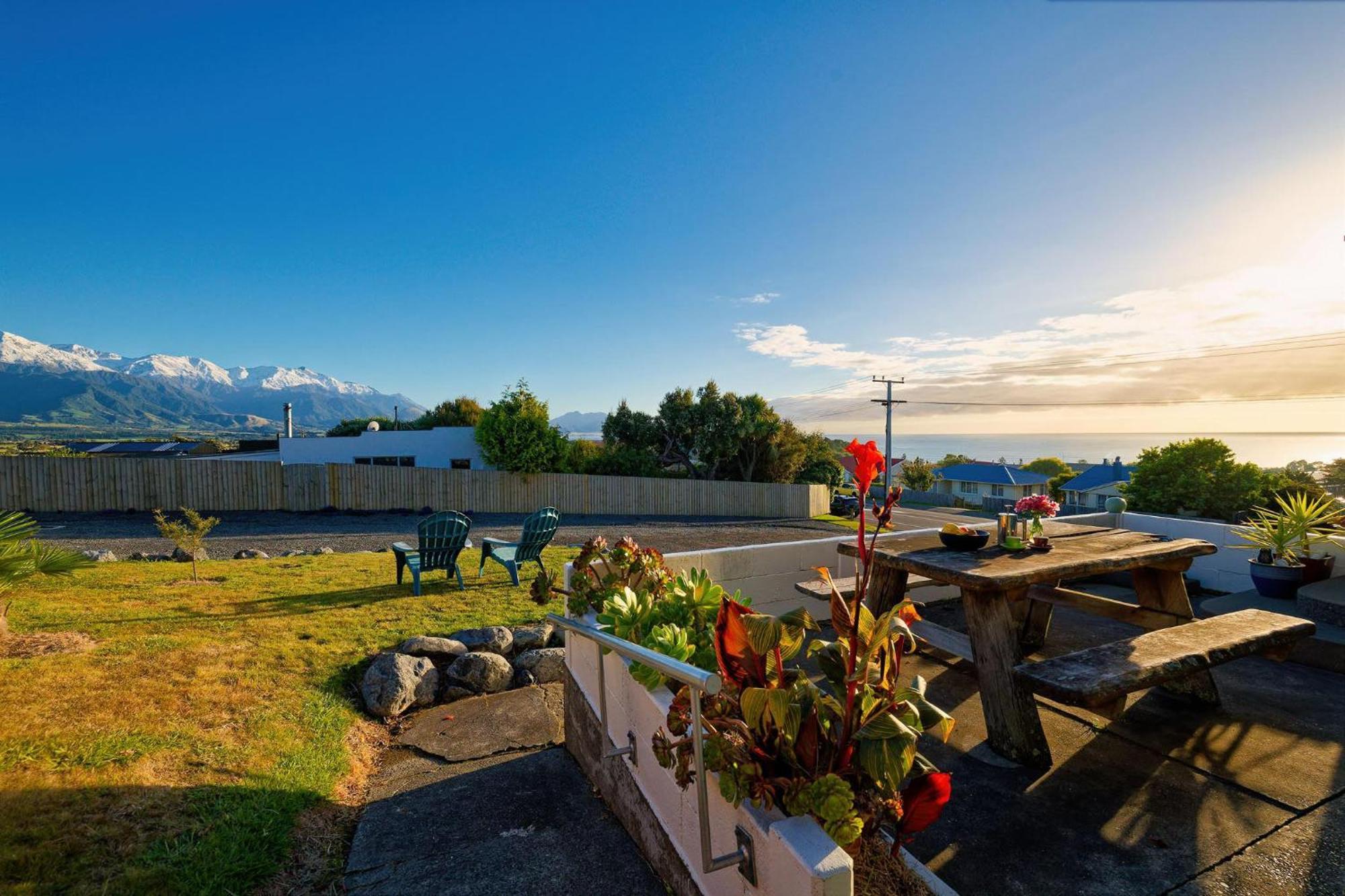 Five Palms Villa Kaikoura Bagian luar foto